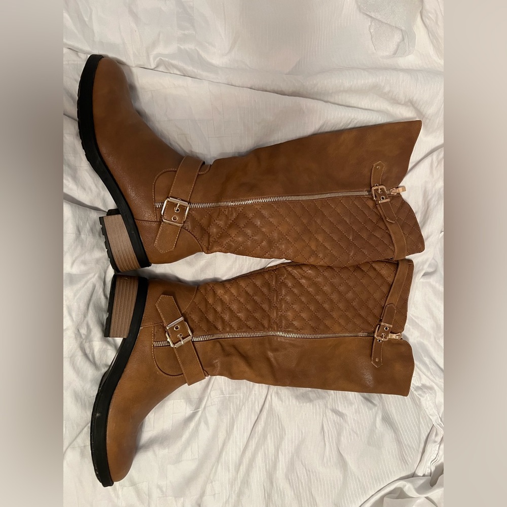 Light brown boot. Knee high. Size 8.5